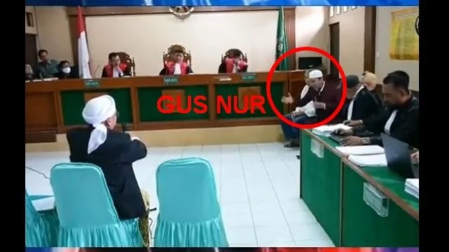 Gus Nur Akan Cium Kaki JPU Jika Bisa Membuktikan 'Keaslian' Ijazah Jokowi, Hakim Langsung Bilang Begini...