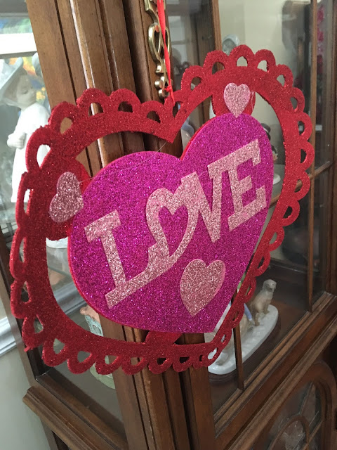 Ideas on how to decorate the interior of your home for Valentine's Day.