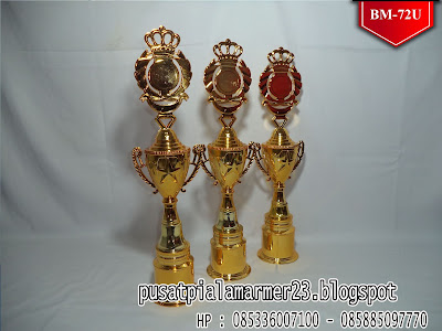 piala figur mahkota