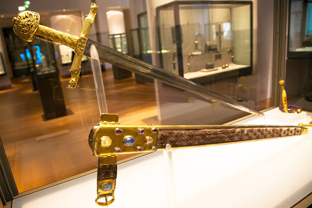 Жуайез, французский коронационный меч Карла Великого
