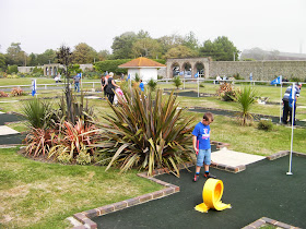 splash point minigolf worthing seafront brick lined concrete crazy golf worthing seafront
