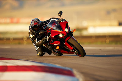 2011 Yamaha YZF-R1 Test Ride