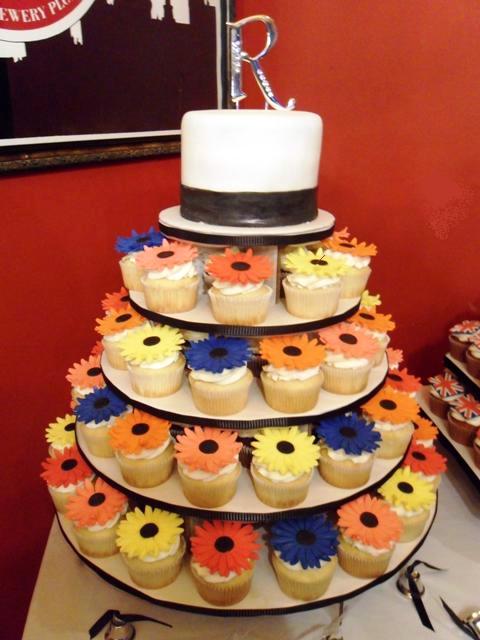 wedding cupcakes with gerberas