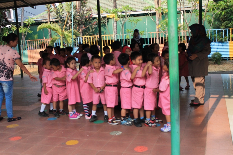 20 Ide Gambar  Kartun Anak  Berbaris  Didepan Kelas Soho 