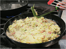 Elaboración del Hash de Patatas, Puerros y Beicon en la Clase de Sur la Table