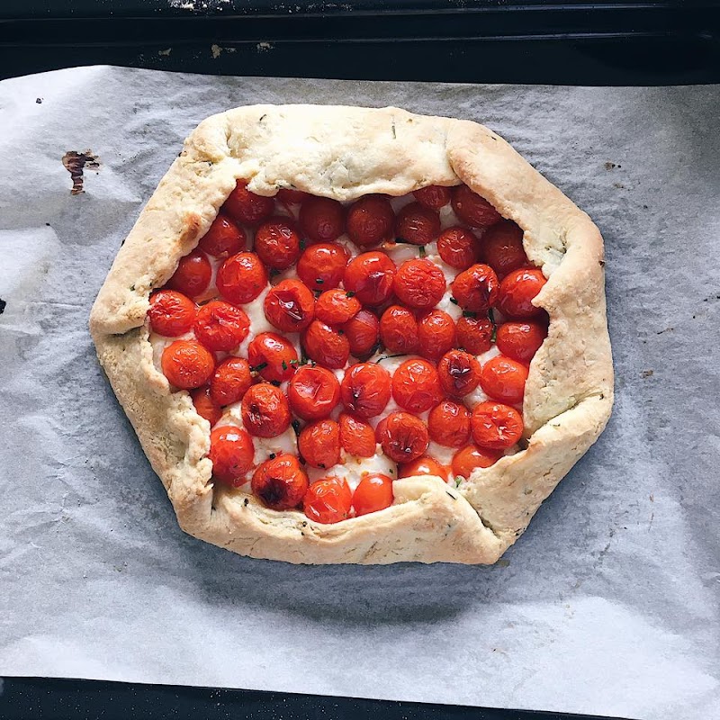 Tarte rustique tomate et fromage de chèvre