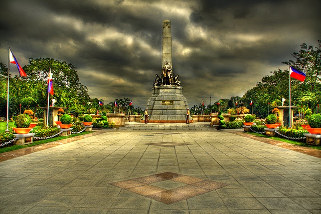 10 Most Famous Travel Destinations In Philippines | Rizal Park Manila Philippines 