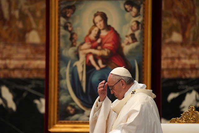 Paus: Kediktatoran Dimulai Dengan Ambil Alih Media