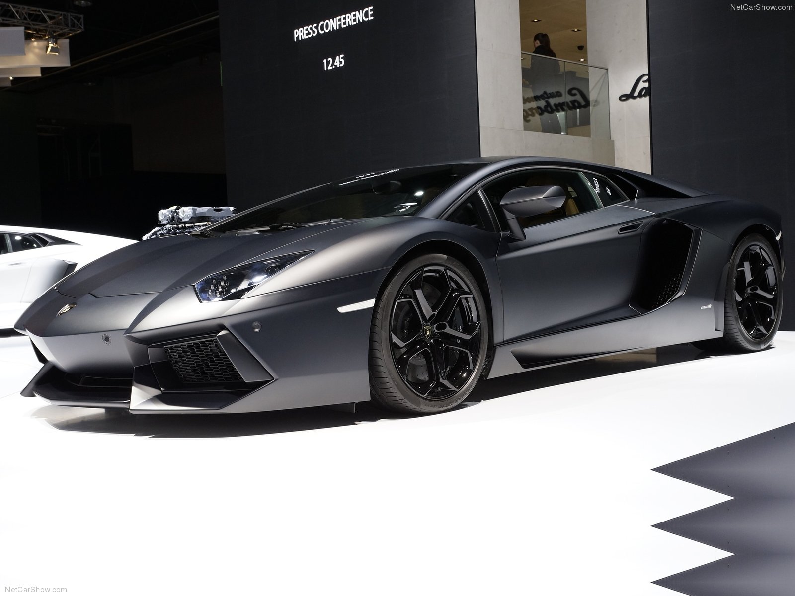 Car Pro: Lamborghini Aventador LP700-4 Photos & videos