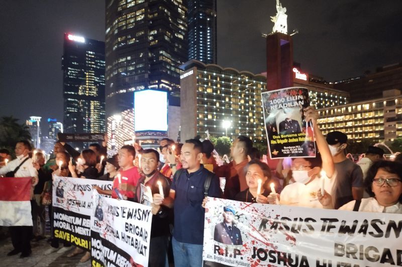 Puluhan Warga Gelar Aksi Seribu Lilin Keadilan di Bundaran HI untuk Brigadir J