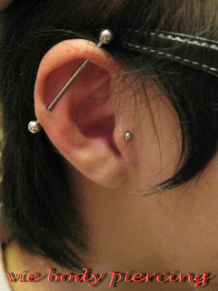 tragus piercing