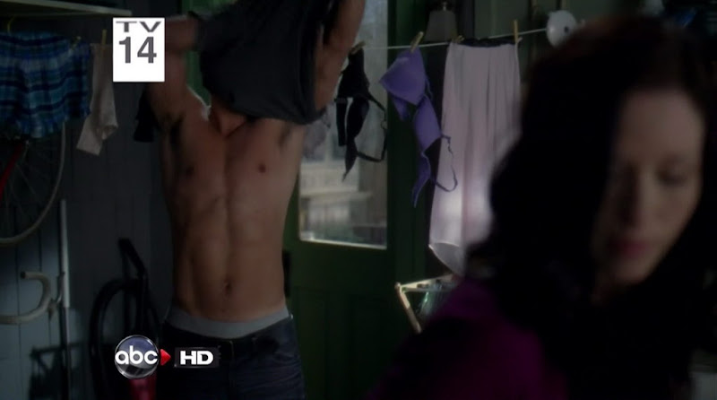 Jesse Williams Shirtless on Grey`s Anatomy s7e17