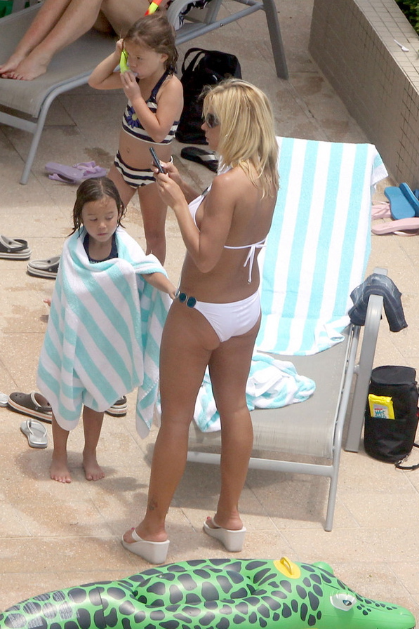 Kate gosselin in black bikini