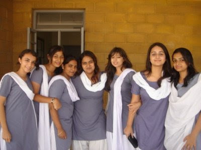 College Girls on Girls And Indian   British Aunties Pics  Karachi Dha College Girls