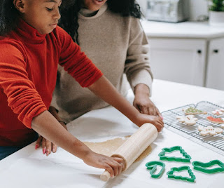 3 Easy Ideas For Christmas Cookie Decorating With Kids