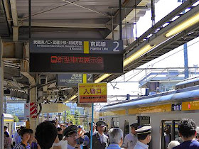 E233系8000番台車両展示会@登戸駅2番線