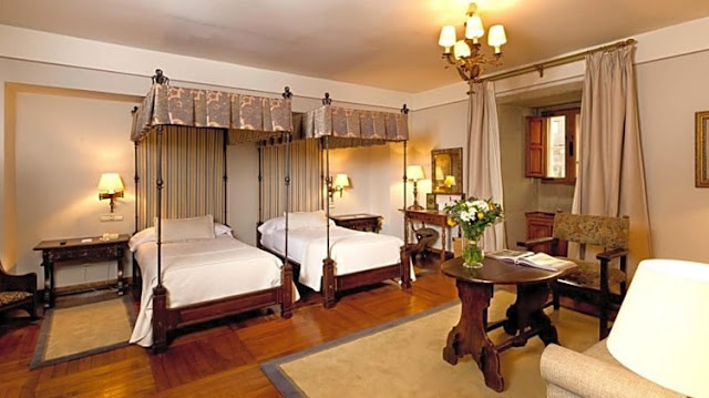 Stay in Santiago De Compostela Parador Hotel