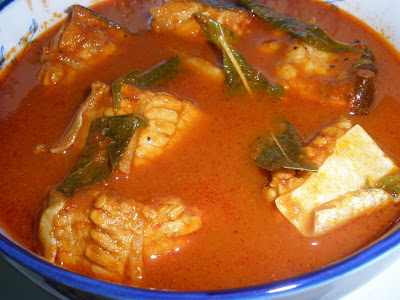 Am-Flora: ASAM PEDAS IKAN PARI & SAYUR KELADI