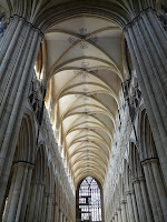 foto de abóbadas ogivais na Abadia Beverley  