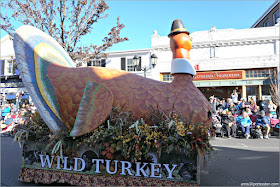 Carroza del Pavo en el Desfile de Acción de Gracias de Plymouth 