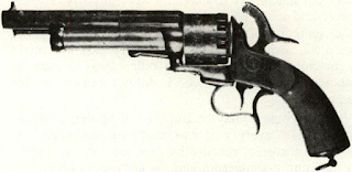 First Model LeMat carried by General P. G. T. Beauregard has “cavalry” spur guard and compound loading lever on right side of half-round barrel. Hammer nose has tiny studs on sides of movable tip. Barrel latch is pivoted in frame above trigger guard base.