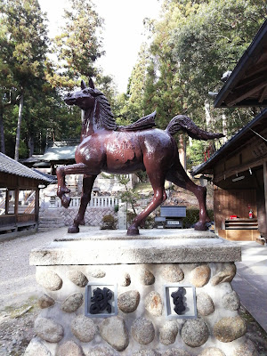 坂本神社八幡宮の神馬像