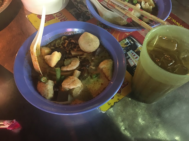 penang gurney drive hawker centre curry mee