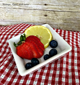 Vintage, Paint and more... use strawberries, blueberries and lemons to make a healthy summer drink