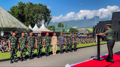 Berkah, Panglima TNI Berikan Kejutan Hadiah Umrah Bagi 19 Prajurit dan PND Korem 132/Tdl Pejuang Sholat Subuh di Masjid