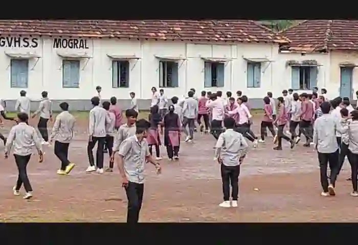 News, Mogral, Kasaragod, Kerala, Students, Ragging, Kumbla, Police, School, Mogral: Clash between senior and junior students.
