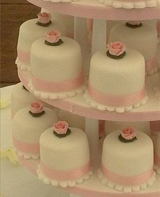 Instead of the traditional wedding cake or cupcakes why not opt for 