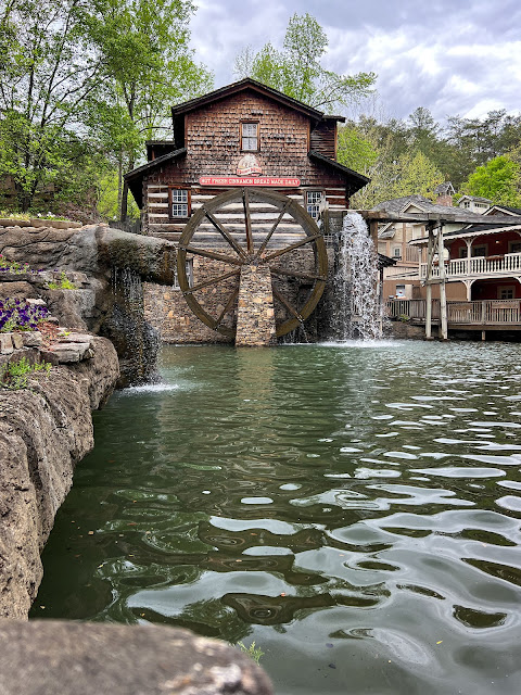 Dollywood - The Grist Mill