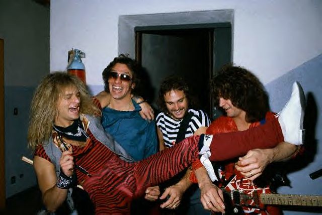 Fotografías en el Backstage de míticas bandas de Rock y Metal durante los 80