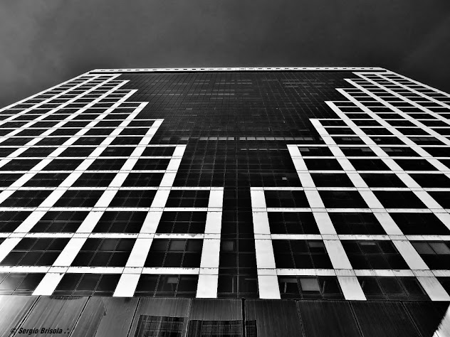 Perspectiva inferior da fachada do Edifício São Luís Gonzaga - Avenida Paulista