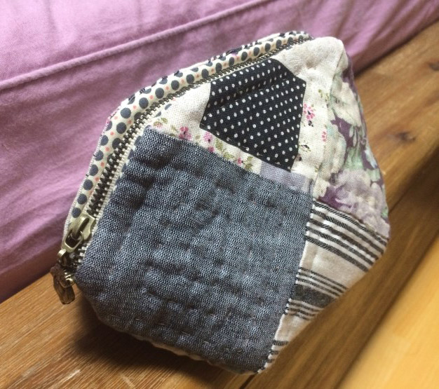 Quilted Patchwork Cosmetic Case Makeup Bag Padded Zipper Pouch. DIY Tutorial in Pictures. 
