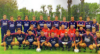 Club ATLÉTICO OSASUNA - Pamplona, España - Temporada 2000-01 - Elía, Alfonso, Aitor, Josema, Muñoz, Sabino, Arpón, Aitor Ocio, Iban Pérez, Mateo, Cruchaga, Iván Rosado y Ángel Luis; Yanguas, Tasio del Arco (prep. físico), Miguel Ángel Lotina (entren.), Vicuña (prep. port.), Palacio y Shustikov; Ziganda, Armentano, Lecumberri, Moha, Alfredo, Nuno, Sena, Sanzol y Trzeciak - Plantilla del C. ATLÉTICO OSASUNA, que, entrenado por Miguel Ángel Lotina, se clasificó 15º en la Liga de 1ª División