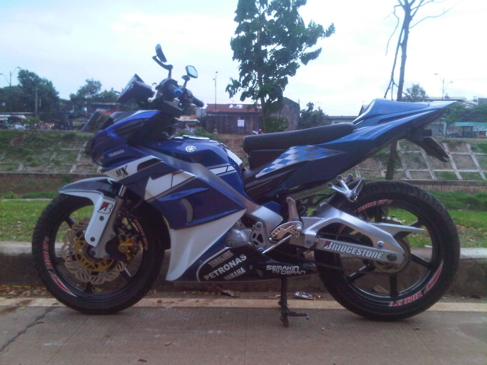 Koleksi Modifikasi Ban Vixion 2009 Terkeren Fire Modif