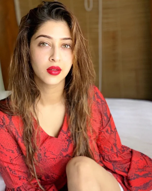 sonarika bhadoria red lips