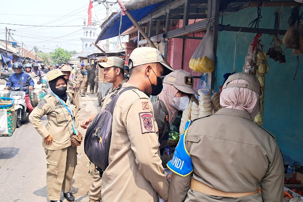 Razia Ngegas, Pol PP Terus Ingatkan Pembongkaran PKL di Bekas TPS Pasar Cilamaya