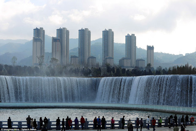 Melihat air terjun kitar semula di China