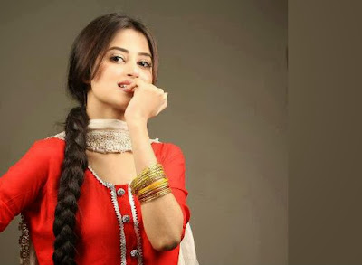 Sajal Ali HD Wallpapers