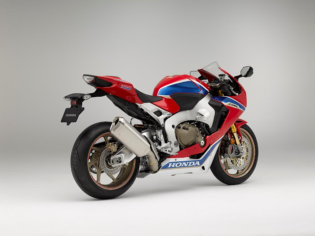 Φωτογραφικό Αφιέρωμα: Honda CBR 1000RR SP