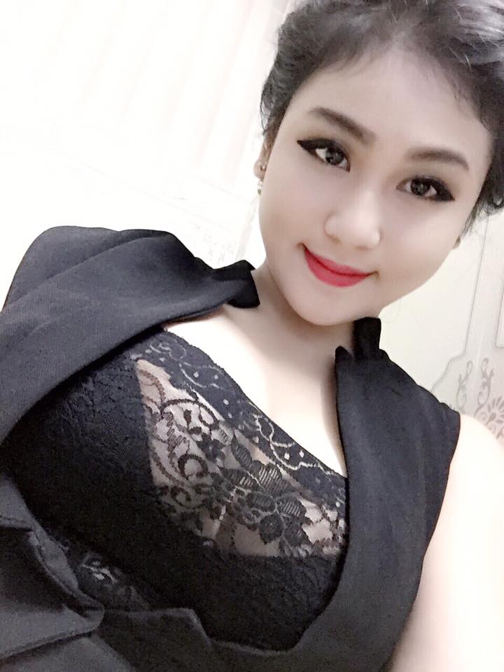 Thúy Vy hot girl hàng vếu khủng