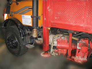 Water-mud pump AND leveling jack