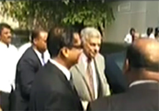  Ranil arrives at Bond Commission accompanied by 32 MPs and Ministers