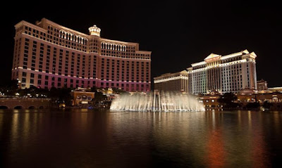 The Bellagio Casino Fountain Show Seen On    www.coolpicturegallery.net