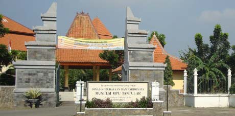 Daftar Tempat Wisata Mempesona Di Surabaya Daftar Tempat Wisata Mempesona Di Surabaya