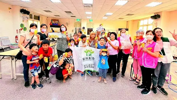 ▲彰化家扶溫媽媽服務隊透過手作DIY鳳梨酥和雪Q餅來增進親子之間關係，共同製作完成甜蜜又酸甜好滋味的甜點，帶給家庭們一段段豐富又溫馨的回憶。（記者林明佑翻攝）