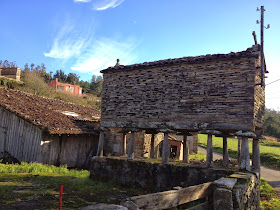 by E.V.Pita (2014) / Galician barns / Por E.V.Pita (2014) Hórreos de Galicia