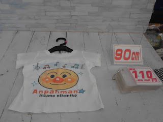 中古品　子供服　９０㎝　アンパンマンプリント　ホワイト　半袖Tシャツ　１１０円